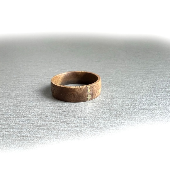 Кольцо из дерева Стинг