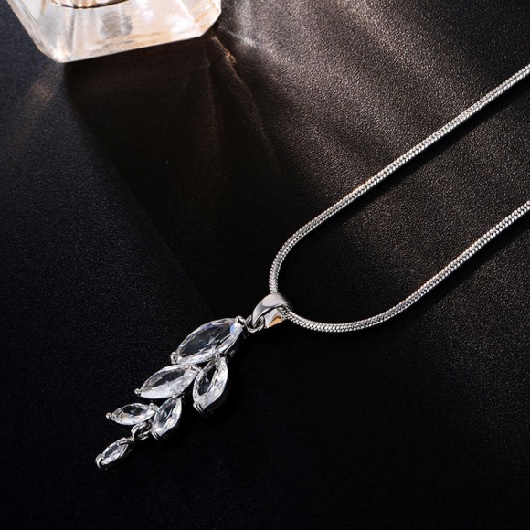 Набор украшений Кристальный лист: кулон и серьги Набор украшений Кристальный лист: кулон и серьги