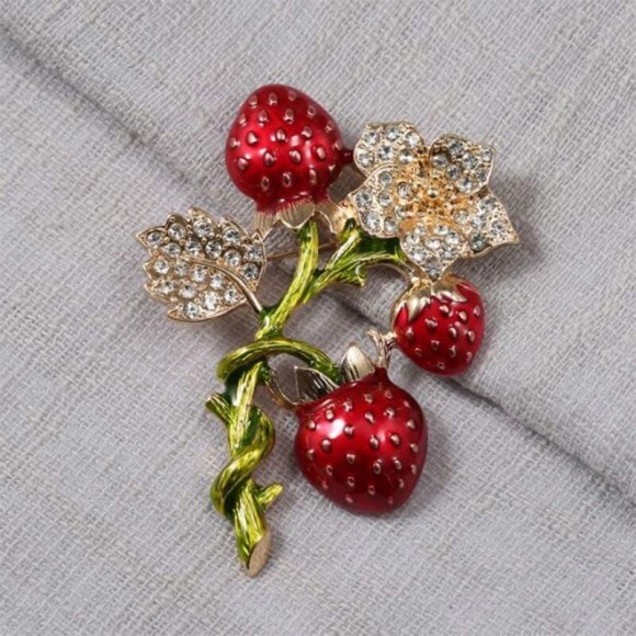 Брошь гроздь клубники