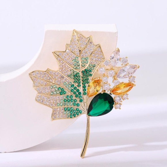 Люксова брошь листок клена Люксова брошь листок клена