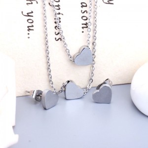 Набір прикрас із сталі Серце: кулон та сережки