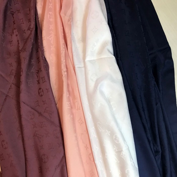 Платок шелковый Louis Vuitton Платок шелковый Louis Vuitton