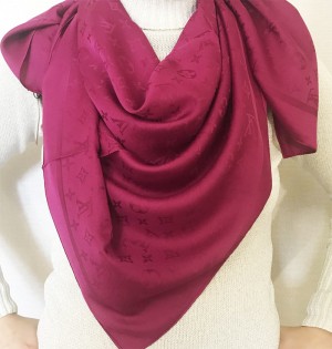 Платок шелковый Louis Vuitton  Платок шелковый Louis Vuitton