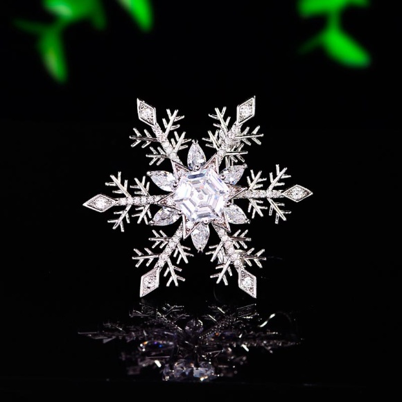 Премиум брошь зимняя Снежинка