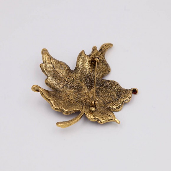 Брошка Кленовий лист із кристалами Брошка Кленовий лист із кристалами