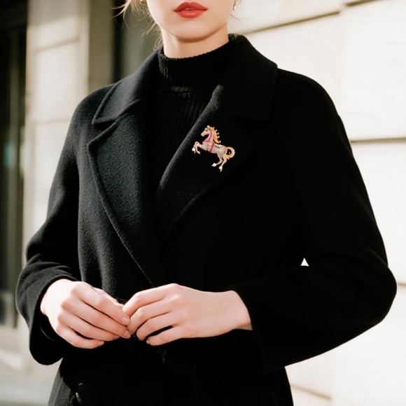 Премиум брошка грациозная Лошадь. Символ 2026 года