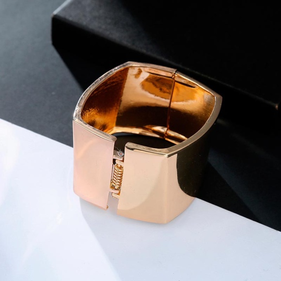 Блестящий металлический женский браслет квадрат грани Блестящий металлический женский браслет квадрат грани