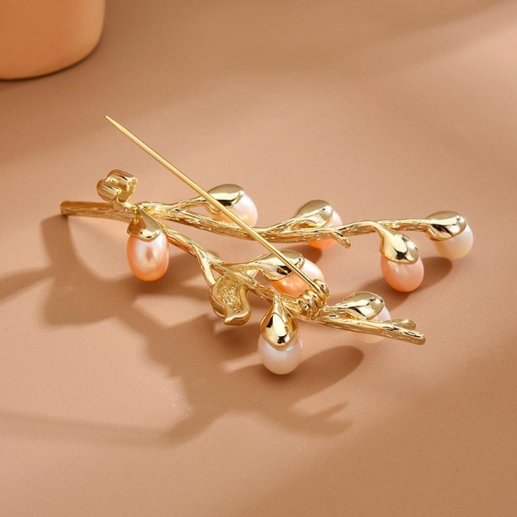 Брошь птичка на веточке