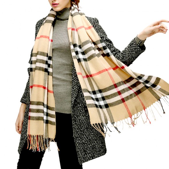 Шарф у клітку у стилі Burberry Шарф у клітку у стилі Burberry