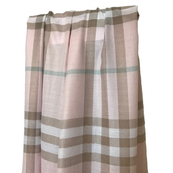 Шарф у клітку у стилі Burberry Шарф у клітку у стилі Burberry