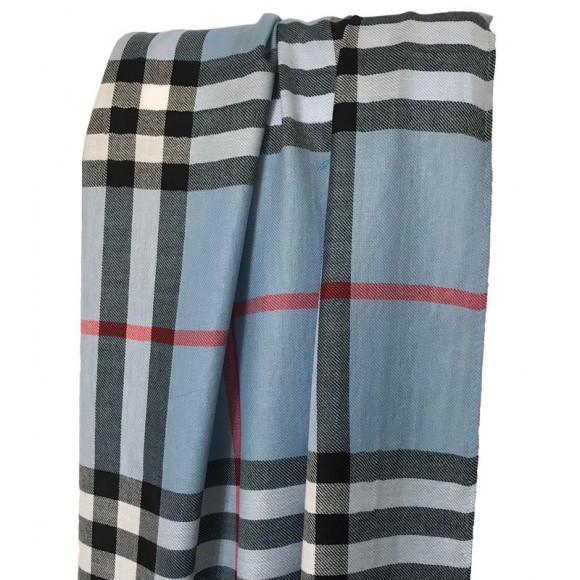 Шарф у клітку у стилі Burberry Шарф у клітку у стилі Burberry