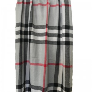 Шарф у клітку у стилі Burberry Шарф у клітку у стилі Burberry