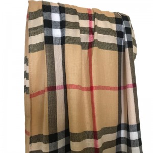 Шарф у клітку у стилі Burberry