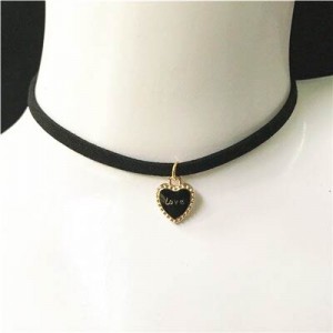Замшевий чокер із кулоном Серце Love