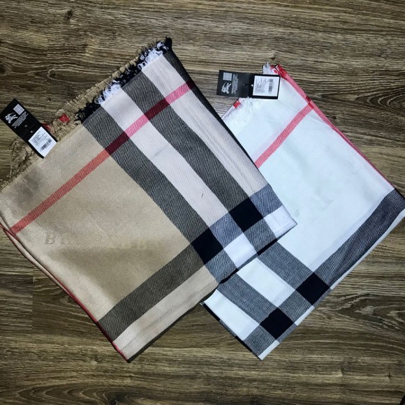 Шарф палантин в клетку Burberry Шарф палантин в клетку Burberry
