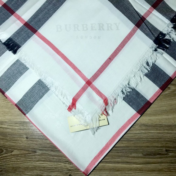 Шарф палантин в клетку Burberry Шарф палантин в клетку Burberry