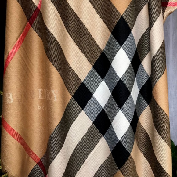 Шарф палантин в клетку Burberry Шарф палантин в клетку Burberry