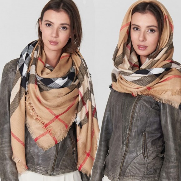 Шарф палантин в клетку Burberry Шарф палантин в клетку Burberry