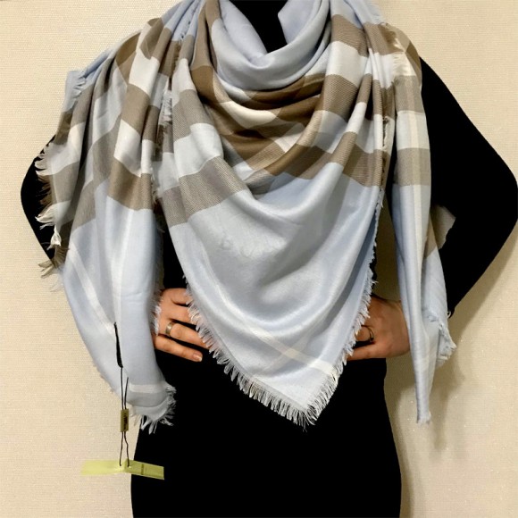 Шарф палантин в клетку Burberry Шарф палантин в клетку Burberry