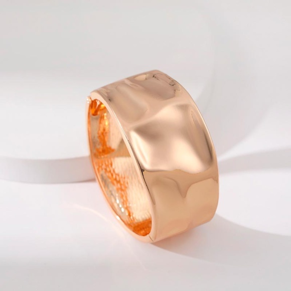 Жіночий металевий браслет хвилі