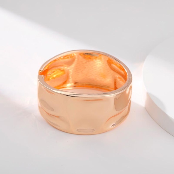 Жіночий металевий браслет хвилі