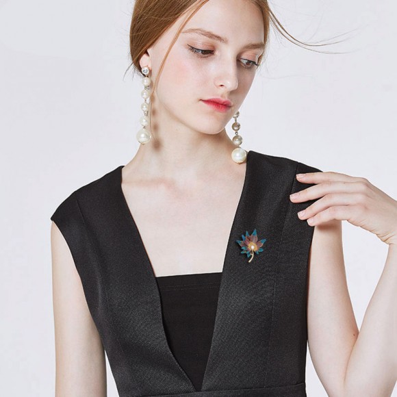 Брошь Кленовий лист з перлиною Брошь Кленовий лист з перлиною
