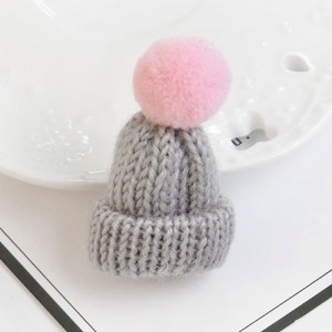 Брошь Вязаная шапка с помпоном