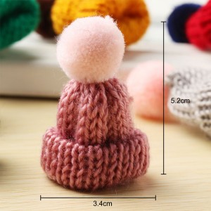 Брошь Вязаная шапка с помпоном