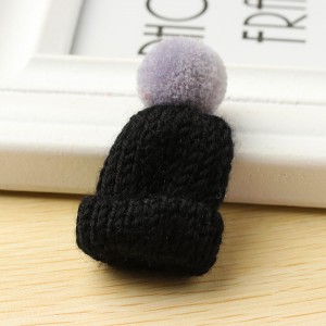 Брошь Вязаная шапка с помпоном Брошь Вязаная шапка с помпоном
