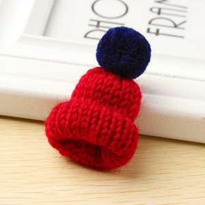 Брошь В'язана шапка з помпоном Брошь В'язана шапка з помпоном