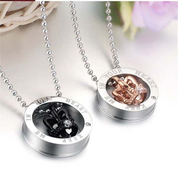 Парний кулон для закоханий із сталі Король та Королева Парний кулон для закоханий із сталі Король та Королева