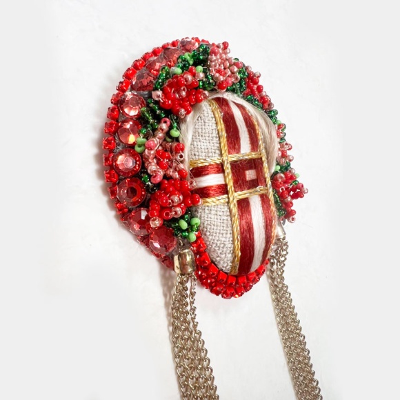 Брошка Мотанка Берегиня червона Брошка Мотанка Берегиня червона