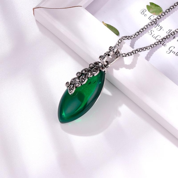 Кулон зеленая капля