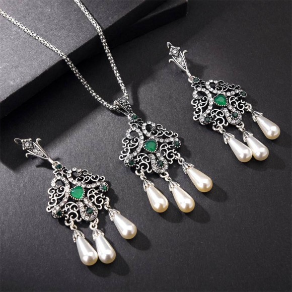 Набір прикрас Бекір: кулон та сережки