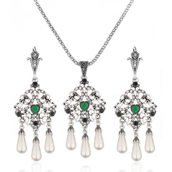 Набір прикрас Бекір: кулон та сережки