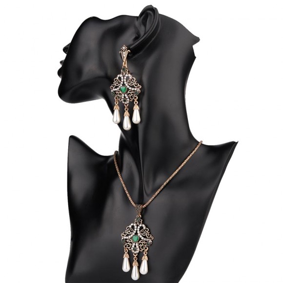 Набір прикрас Бекір: кулон та сережки