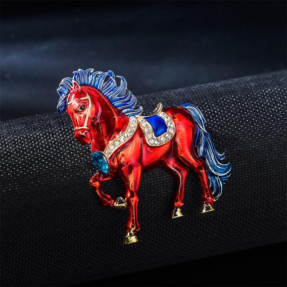 Брошь красная Лошадь. Символ 2026 года Брошь красная Лошадь. Символ 2026 года