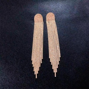 Довгі сережки з кристалами Джутіт Довгі сережки з кристалами Джутіт