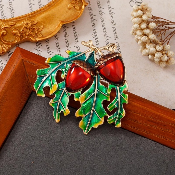 Брошка дубові жолуді Брошка дубові жолуді