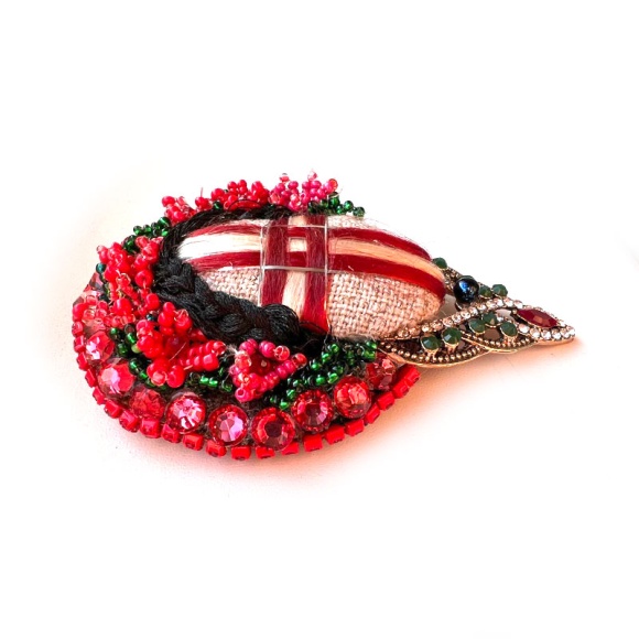 Брошь Мотанка красная