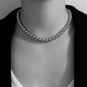 Кольє з намистинами