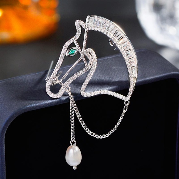 Элитная брошь лошадь. Символ 2026 года Элитная брошь лошадь. Символ 2026 года