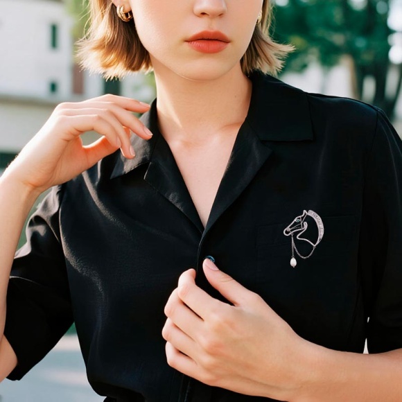 Элитная брошь лошадь. Символ 2026 года Элитная брошь лошадь. Символ 2026 года