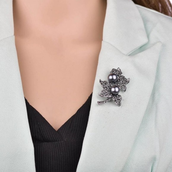 Брошь с жемчужинами Листочки