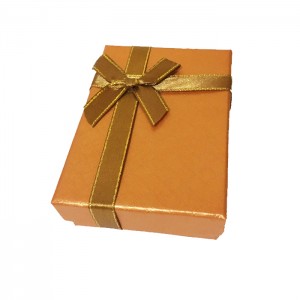 Подарункова коробка для біжутерії.