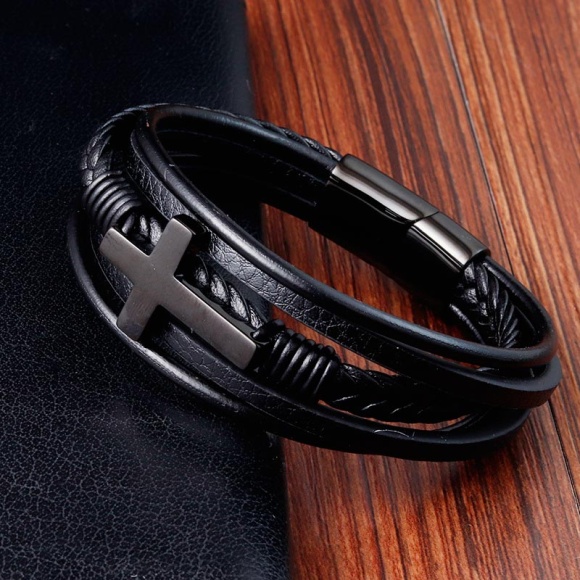 Мужской кожаный браслет c черным крестом Мужской кожаный браслет c черным крестом