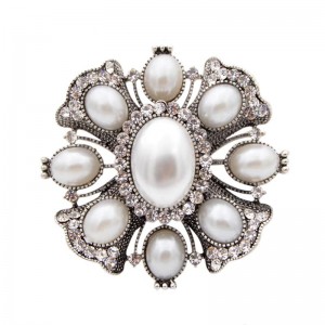 Брошь Крест с жемчужинами Брошь Крест с жемчужинами