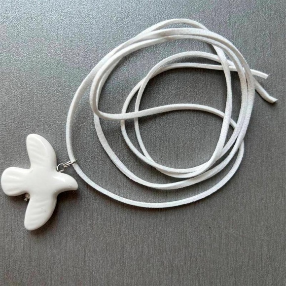 Колье на шнурке горлица из керамики Колье на шнурке горлица из керамики