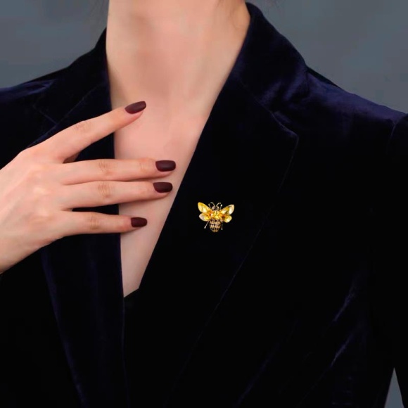 Элитная брошь пчела