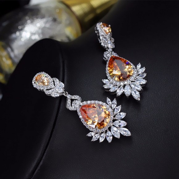 Вечерние серьги с камнями Королевский блеск Вечерние серьги с камнями Королевский блеск